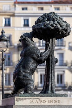 Estatuta del Oso y el Madroño